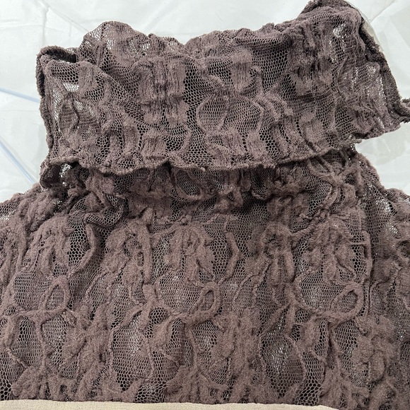 Italian made lacy turtle neck top. - Picture 2 of 7